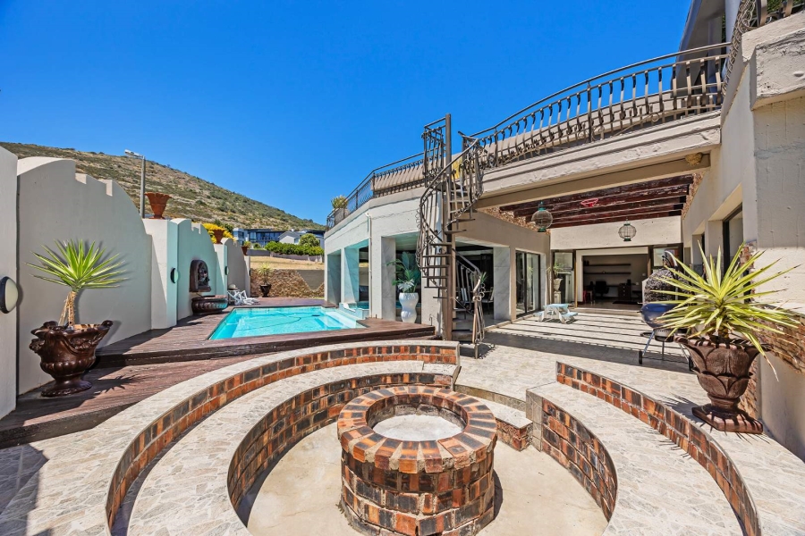 8 Bedroom Property for Sale in Baronetcy Estate Western Cape